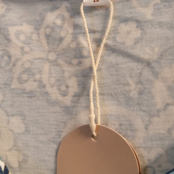 NWT SZ 2X Top - Picture 3 of 4